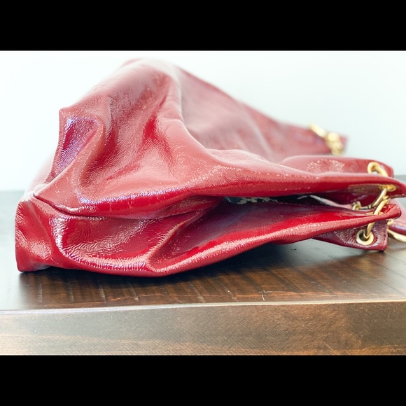 HOBO scarlet patent leather shoulder bag, exc cond - Picture 5 of 9